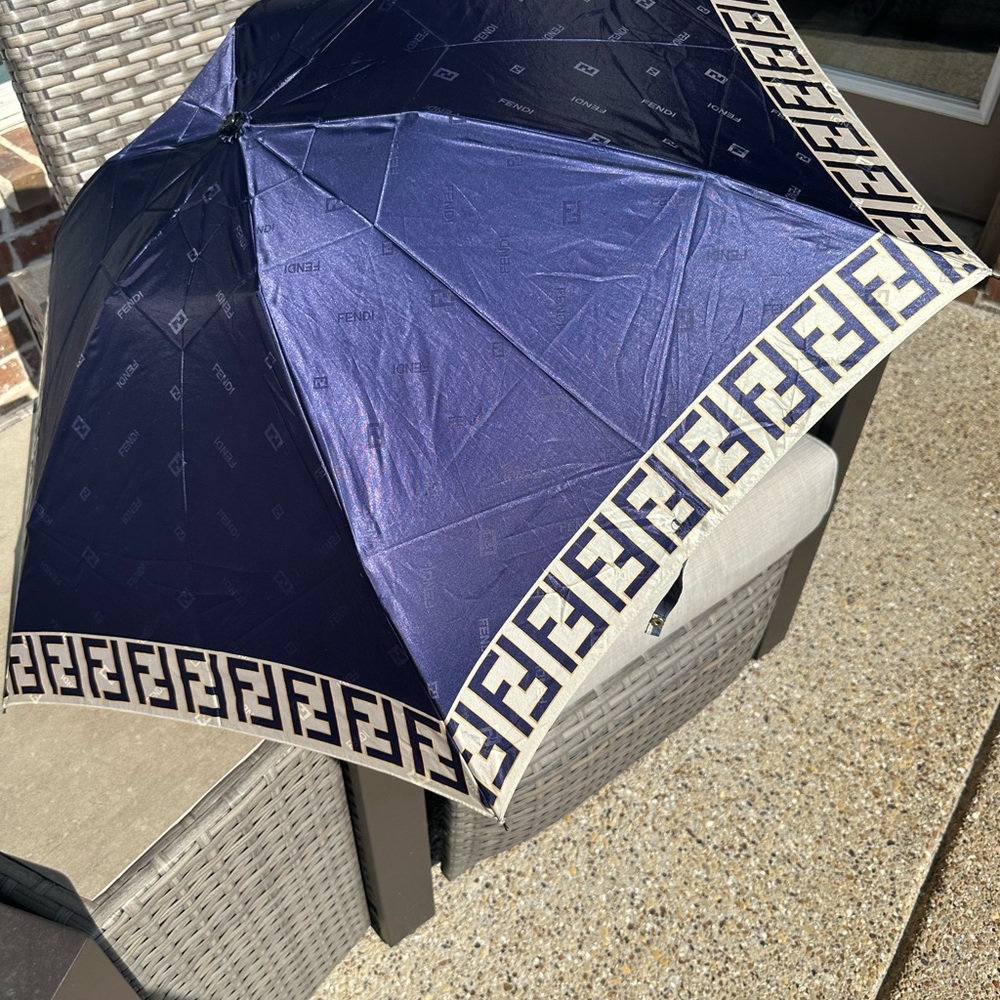 Rare Fendi Zucca umbrella with case - beautiful details!